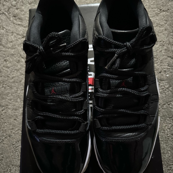 Pre-owned Shoes willing to sale for $100 -$ 90. - Picture 4 of 9